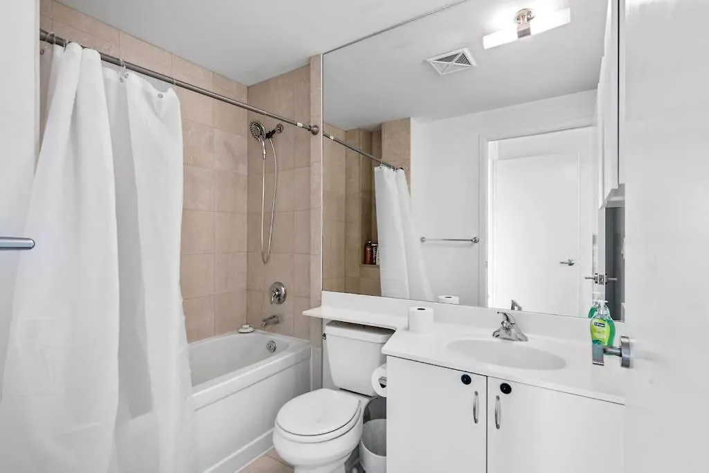 1Bdrm Comfort Away From Home With Parking-Downtown Toronto Apartamento