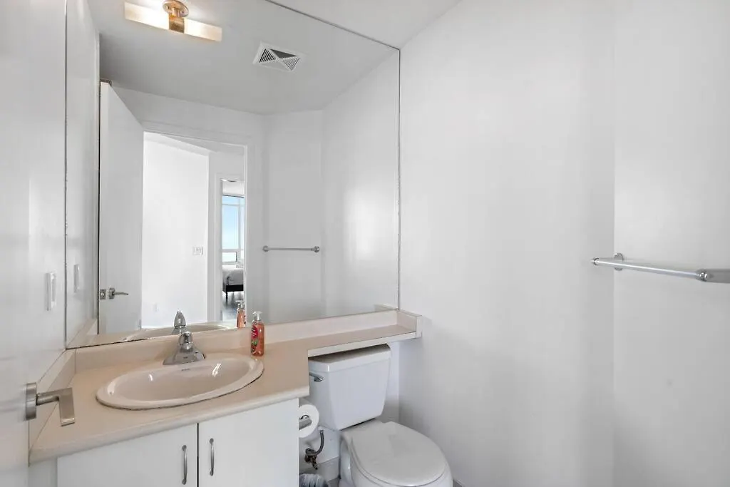 Apartamento 1Bdrm Comfort Away From Home With Parking-Downtown Toronto