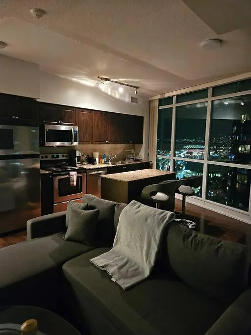 1Bdrm Comfort Away From Home With Parking-Downtown Toronto 0*,