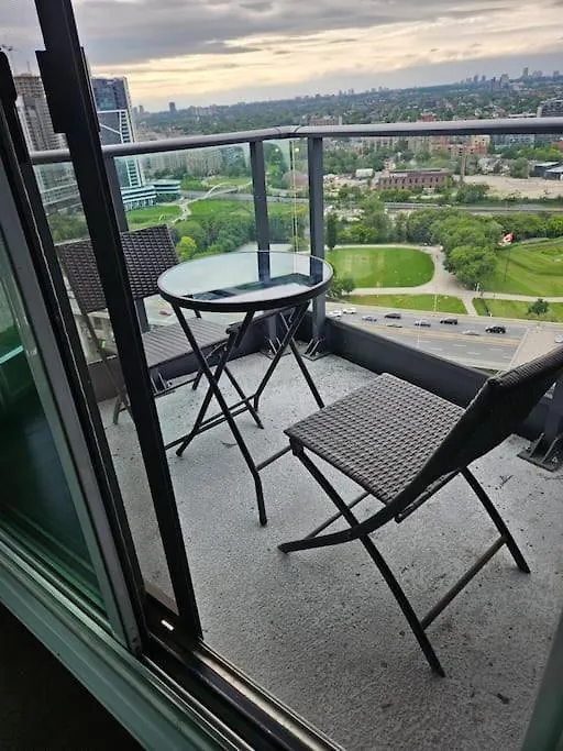 1Bdrm Comfort Away From Home With Parking-Downtown Toronto 0*,
